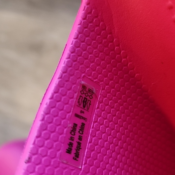 CROCS Vibrant Pink Slippers - Picture 12 of 15